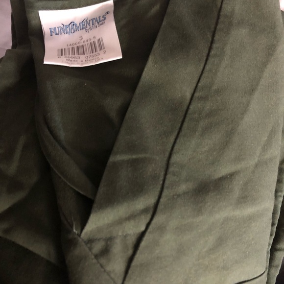 Scrub - Picture 3 of 7